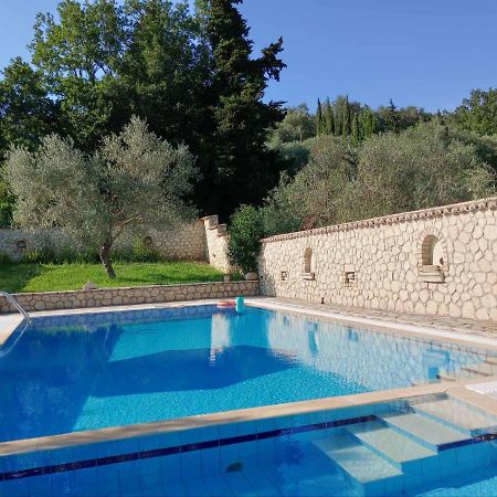 Pool Villa Grigoris Aspiotades Buitenkant foto