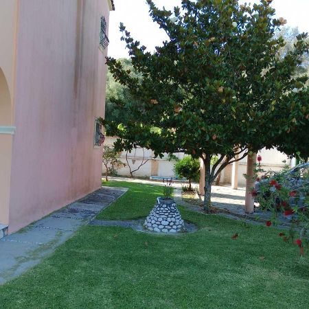 Pool Villa Grigoris Aspiotades Buitenkant foto