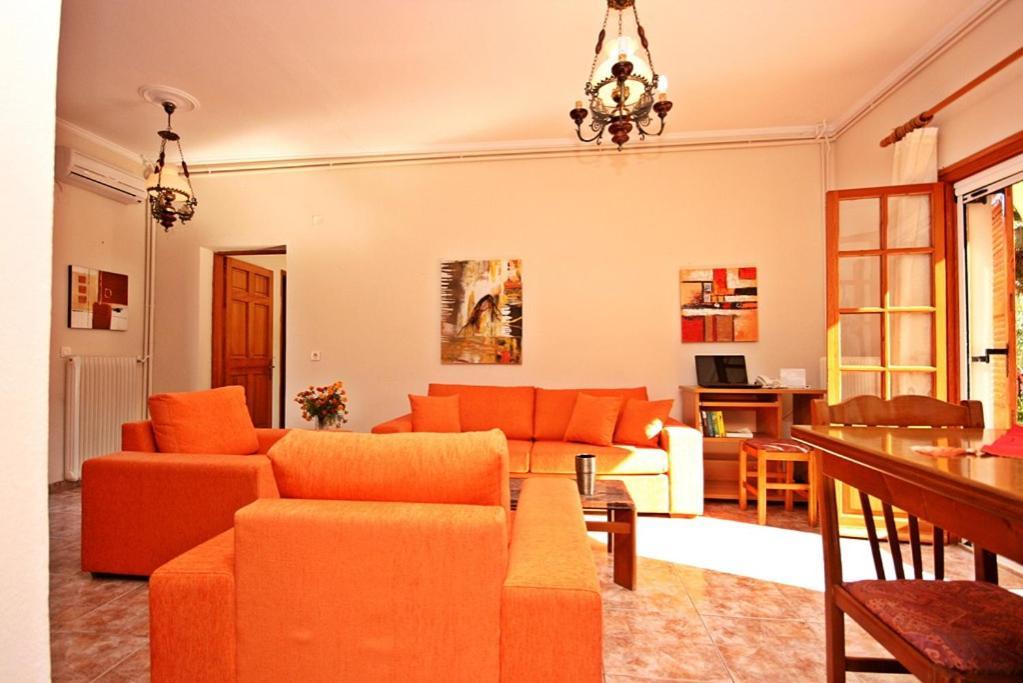 Pool Villa Grigoris Aspiotades Buitenkant foto