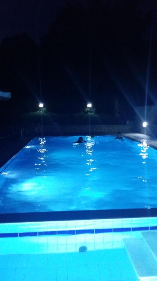 Pool Villa Grigoris Aspiotades Buitenkant foto