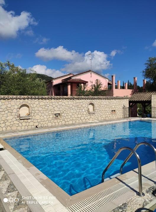 Pool Villa Grigoris Aspiotades Buitenkant foto