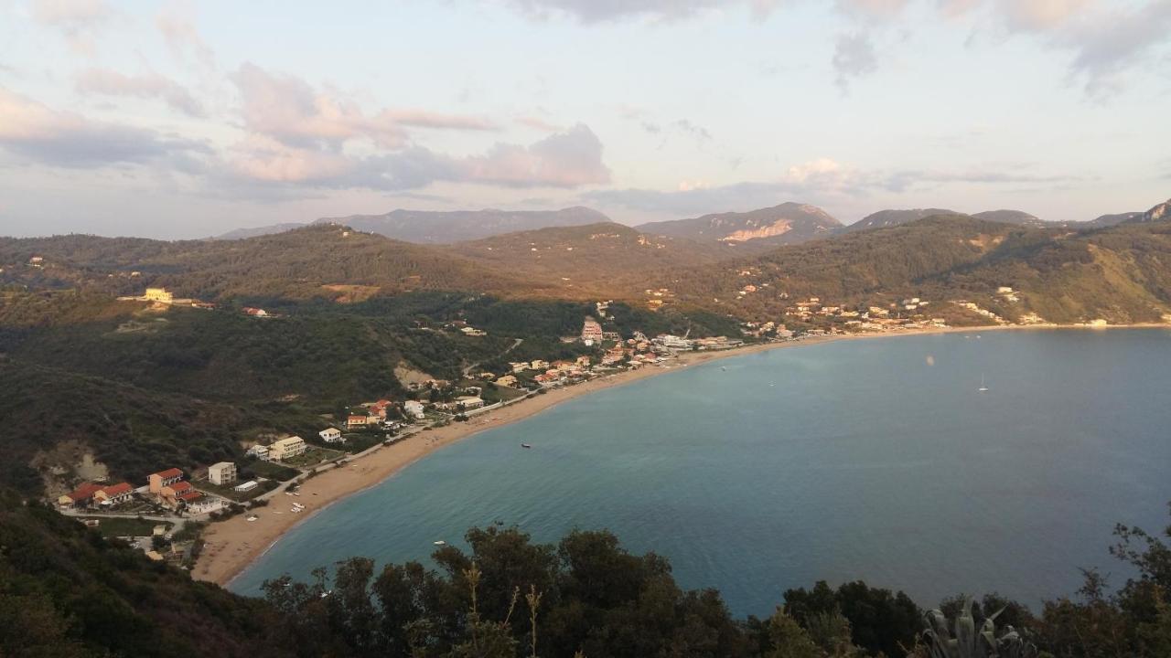 Pool Villa Grigoris Aspiotades Buitenkant foto