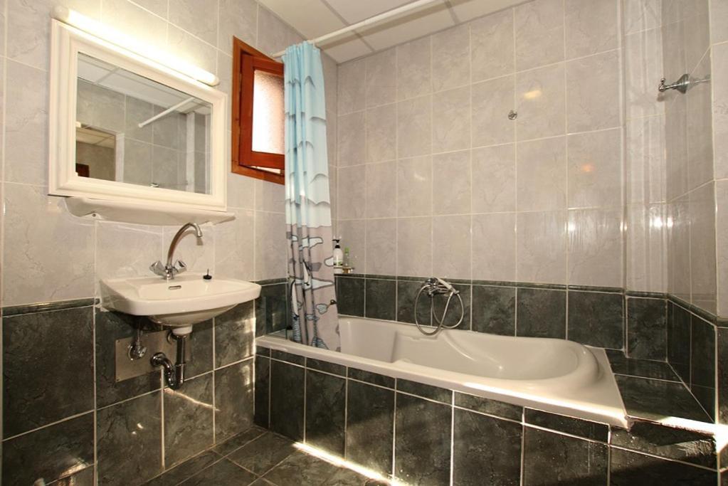 Pool Villa Grigoris Aspiotades Buitenkant foto