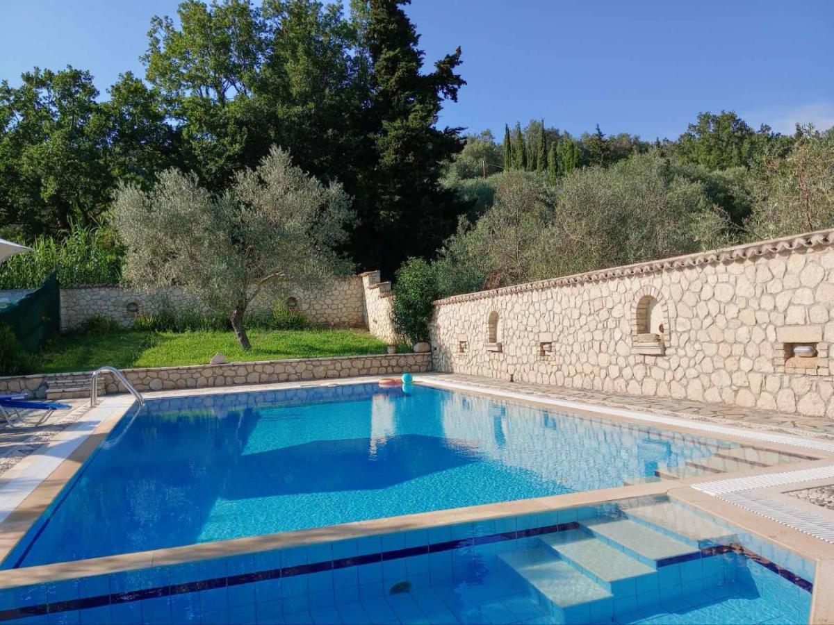 Pool Villa Grigoris Aspiotades Buitenkant foto