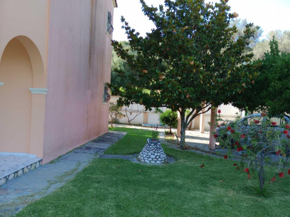 Pool Villa Grigoris Aspiotades Buitenkant foto