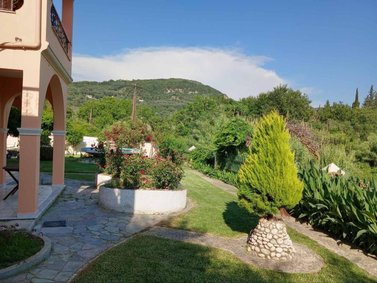 Pool Villa Grigoris Aspiotades Buitenkant foto