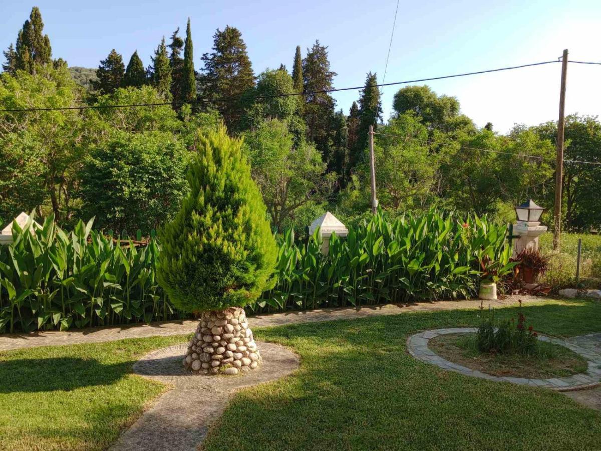 Pool Villa Grigoris Aspiotades Buitenkant foto