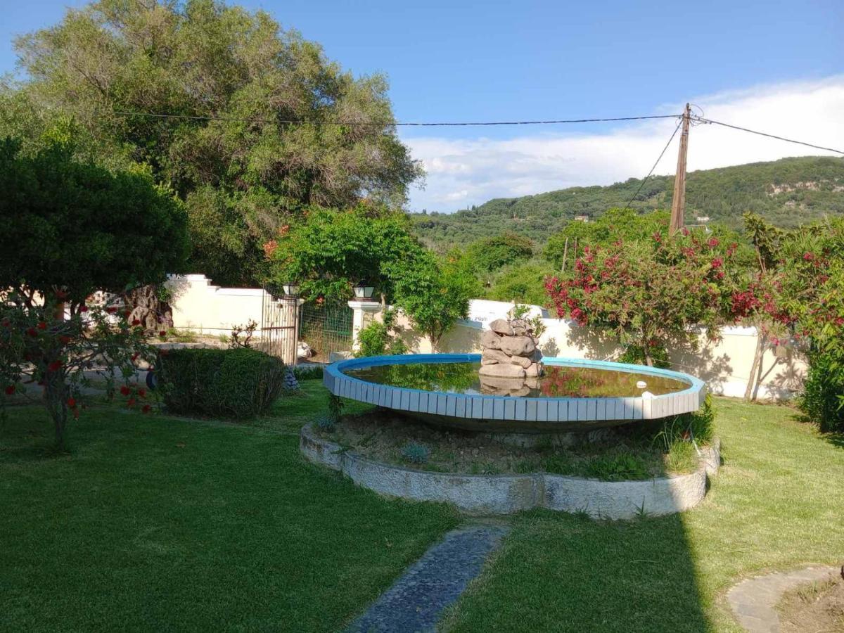 Pool Villa Grigoris Aspiotades Buitenkant foto