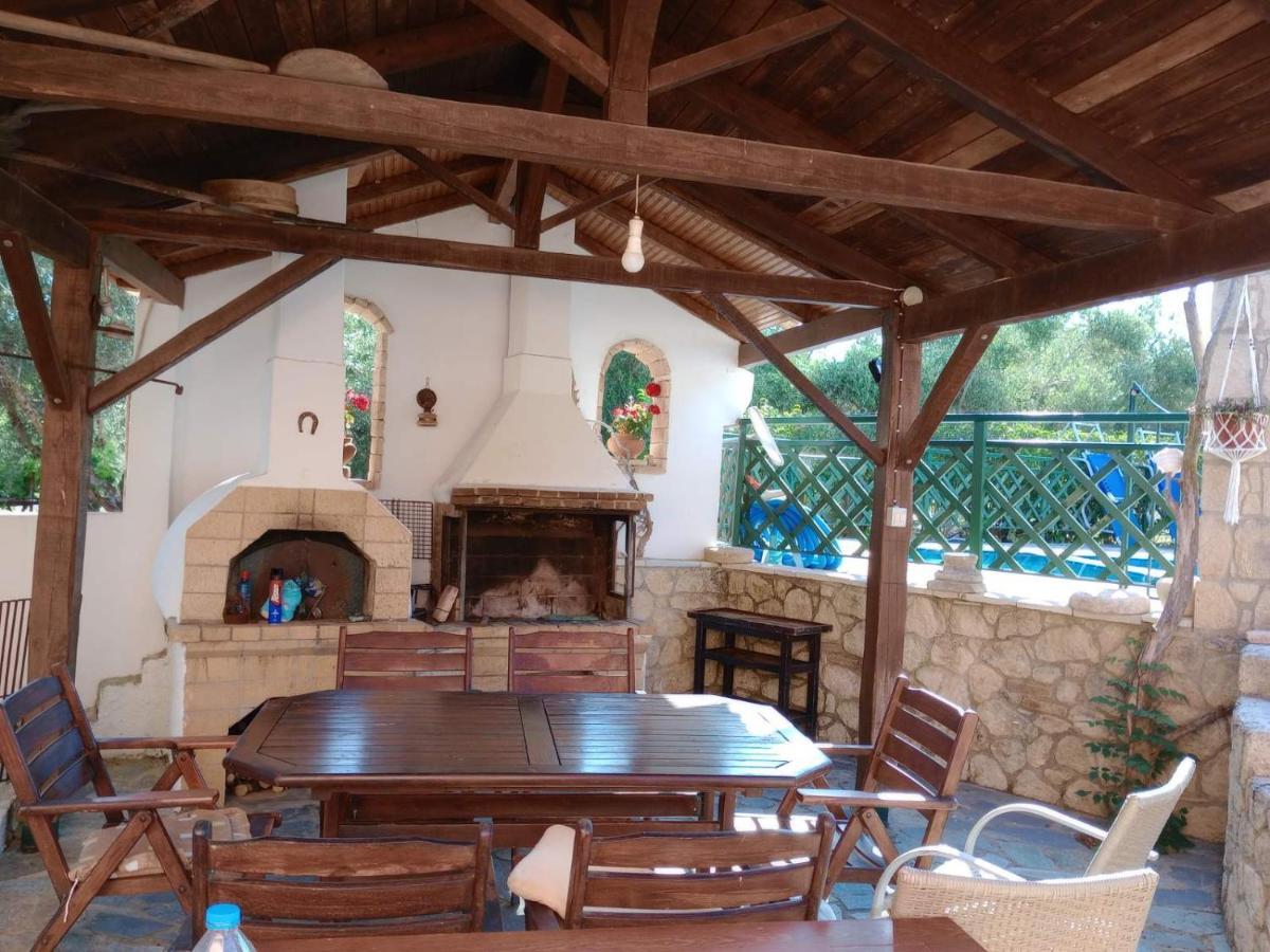 Pool Villa Grigoris Aspiotades Buitenkant foto