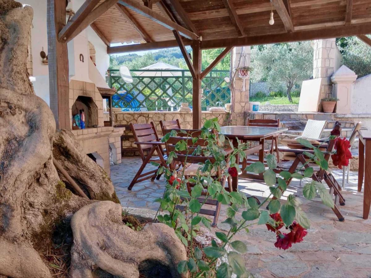 Pool Villa Grigoris Aspiotades Buitenkant foto